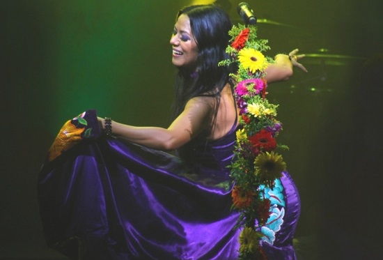 lila downs, oriunda de oaxaca, m�xico