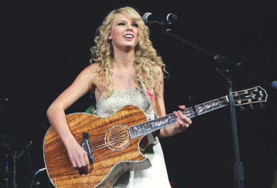 taylor swift comenz� con la m�sica country